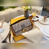 Голубой мелкий пух (в подарочной упаковке) Сумка Fendi Vintage в стиле багет, Ми
