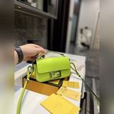(Складная подарочная коробка) Сумка Fendi Baguette создает уникальный дизайн и я