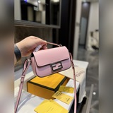 (Складная подарочная коробка) Сумка Fendi Baguette создает уникальный дизайн и я