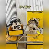 Складная сумка Fendi из плетеного материала. Эта сумка с атмосферным дизайном ле