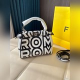 Сумка Fendi Romakim Jones & Mac Jabos, созданная в сотрудничестве с Fendi.
