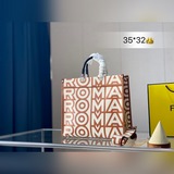 Размер 35,32 см. Сумка Fendi из капсульной коллекции Fendi — это универсальный а