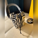Сумка-бакет Fendi в сотрудничестве с Romakim Jones и Mac Jabos.