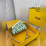 Складная сумка Fendi с зажимом. Красивая и вместительная, подходит для любого сл