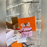 Оригинальная сумка Hermes Kang Kang Swift изготовлена из телячьей кожи (мягкой к