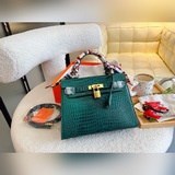 Подарочная упаковка) Натуральная кожа. Hermes Kelly с шелковым шарфом и брелоком