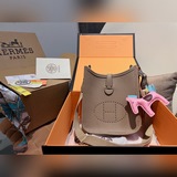(Складная подарочная коробка) Hermès Evelyne – превосходная текстура. Этот разме