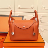 (Золотая и серебряная застежка) Hermes (Lindy) Самая известная сумка Hermes.