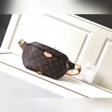 Улучшенное качество. Поясная сумка M43644BUMBAG изготовлена из классической ткан