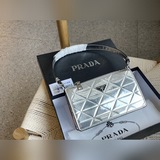 Подарочная упаковка для новой модели Spazzolato Mini borse от Prada весна-лето 2