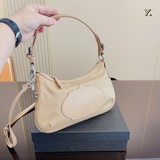 Подарочная упаковка. Сумка Prada под мышку. Идеально подходит к любому наряду. Г