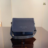 Сумка через плечо Prada Импортная водонепроницаемая ткань и застежка из высокока