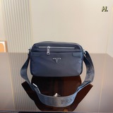 Сумка через плечо Prada Импортная водонепроницаемая ткань и застежка из высокока
