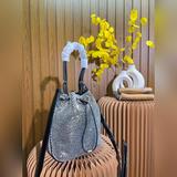 Складная подарочная упаковка Prada | Сумка, украшенная кристаллами. Обратите вни