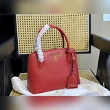 В комплекте PRADA Prada Женская новая классическая сумка-тоут с треугольным лого
