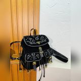 Размер： 30*30 см. Рюкзак Prada. Говоря о рюкзаках, нельзя не упомянуть об этом. 