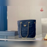 Prada размер： 25*22 см. Нейлоновая сумка Prada hobo. Рекомендуем приобрести.