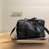 Размер 42,25. Нейлоновая дорожная сумка Prada с оригинальным дизайном. Вы будете