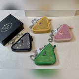 Подарочная коробка Prada треугольная сумка Новая модель от Prada Миниатюрная тре