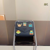 Сумка Prada с чехлом. Новинка Prada. Популярная модель на официальном сайте. Сум