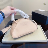 Подарочная упаковка Prada Prada Ручная сумка треугольной формы. Бренд, который д