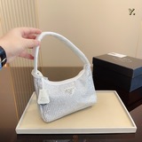 Подарочная упаковка. Сумка Prada с стразами на ручке. Подходит к любому наряду. 
