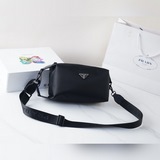 Официальный сайт Prada. Высококачественная версия. Классическая сумка, которая н