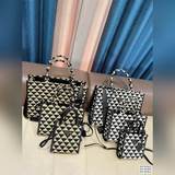 Prada Prada с тиснением, квадратная сумка из легкого полотна с обратным треуголь