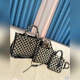 Prada Prada с тиснением, квадратная сумка из легкого полотна с обратным треуголь