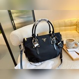 Prada prada подержанная сумка-парашют через плечо, оригинальная, высокое качеств
