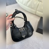 Сумка Prada с коробкой. Сегодняшнее предложение： новая модель, очаровательная су