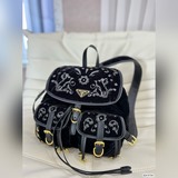 Prada Рюкзак. Говоря о рюкзаках, нельзя не упомянуть эту модель. Дизайн этой сум