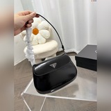Prada нейлоновая сумка под мышку для модной/повседневной одежды, подходит к любо