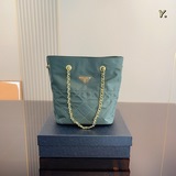 Подарочная упаковка. Сумка Prada в форме ведра. Верхняя часть очень универсальна