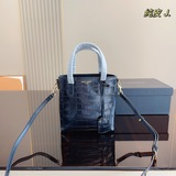 Сумка YSL Saint Laurent Tote Bag в комплекте с коробкой имеет отличное соотношен