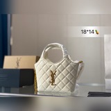 Маленькая сумка YSL. Большая сумка-тоут выглядит очень нежно и прекрасно сочетае