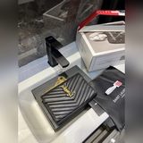 Версия для беспошлинных магазинов. Складная подарочная коробка в форме самолета.