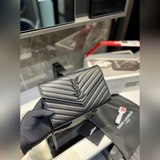 Версия для беспошлинных магазинов. Складная подарочная коробка в форме самолета.
