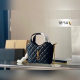 Маленькая сумка YSL. Большая сумка-тоут выглядит очень нежно и прекрасно сочетае