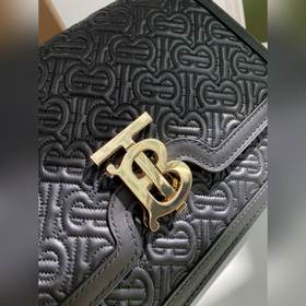 Сумка TB с фирменной застежкой-клипсой от B Home, изготовлена из 