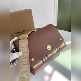 Изысканная сумка с наклонным плечевым ремнем от B, изготовленная 
