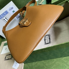 GG «Gucci Stories» i серия была представлена в историческом замке
