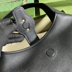 Серия GG «Gucci Stories» была представлена в историческом замке М