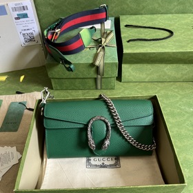 Серия небольших сумок через плечо. На показе мод «Gucci Stars» бр