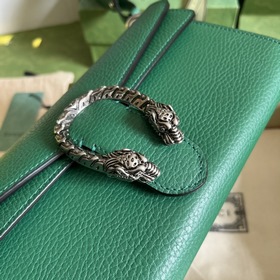 Серия небольших сумок через плечо. На показе мод «Gucci Stars» бр