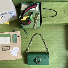 Серия небольших сумок через плечо. На показе мод «Gucci Stars» бр
