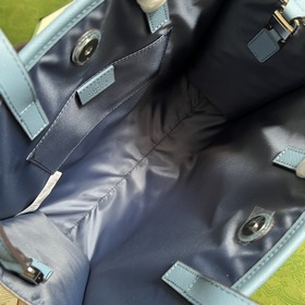 Детская сумка с принтом кошки. Эта детская сумка изготовлена из х