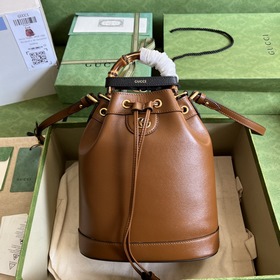 Серия GG Bucket Bag. Эта сумка через плечо из серии GG Bucket Bag