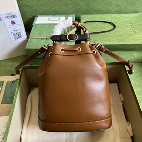 Серия GG Bucket Bag. Эта сумка через плечо из серии GG Bucket Bag
