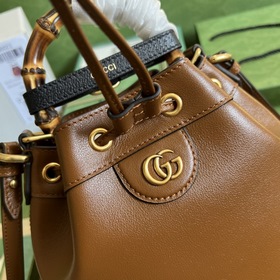Серия GG Bucket Bag. Эта сумка через плечо из серии GG Bucket Bag